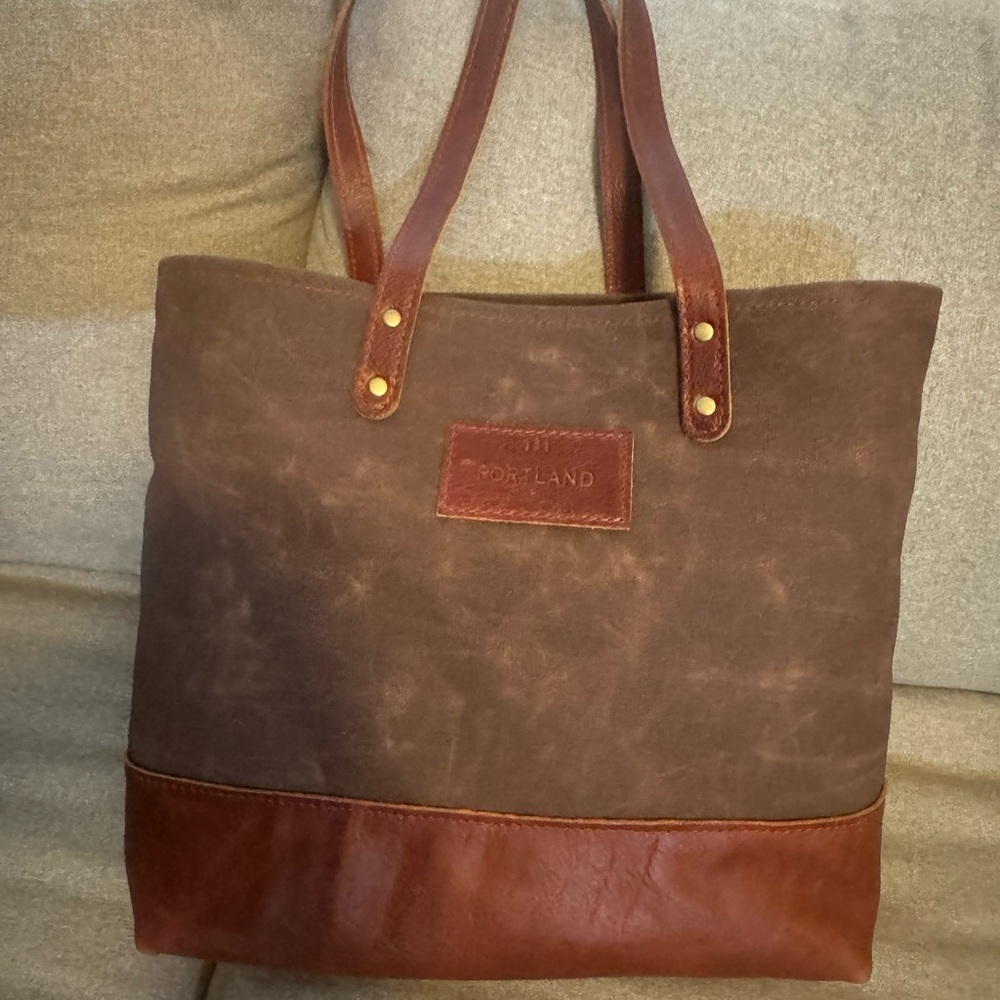 Portland Leather BIG BIG Brown Tote AP